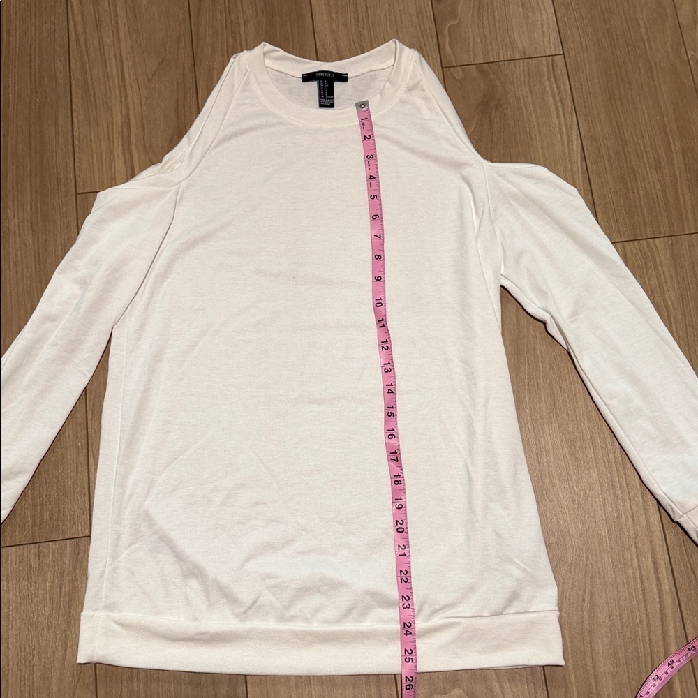 Cold shoulder sweater - Picture 6 of 6